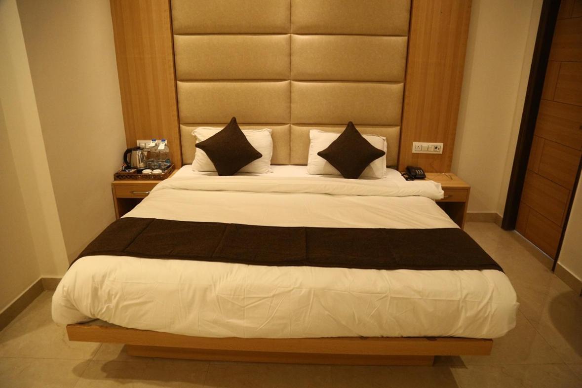 Shining Hills Hotel Mussoorie Ngoại thất bức ảnh